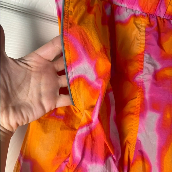 Fabletics Ultra High-Waisted Nylon Short Pink Escape Large Summer Madness Large - Picture 3 of 7